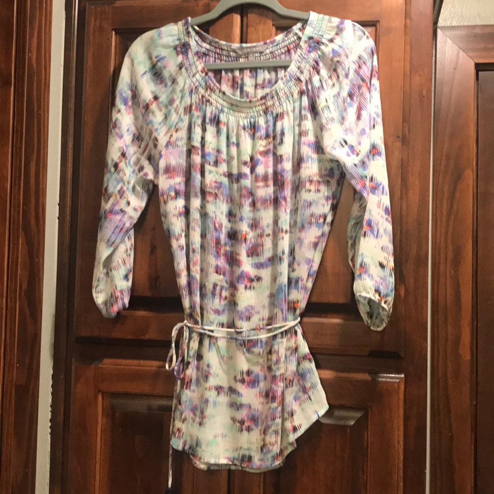 Women’s long shirt with multicolor print.